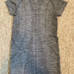 Gray Lululemon T-shirt